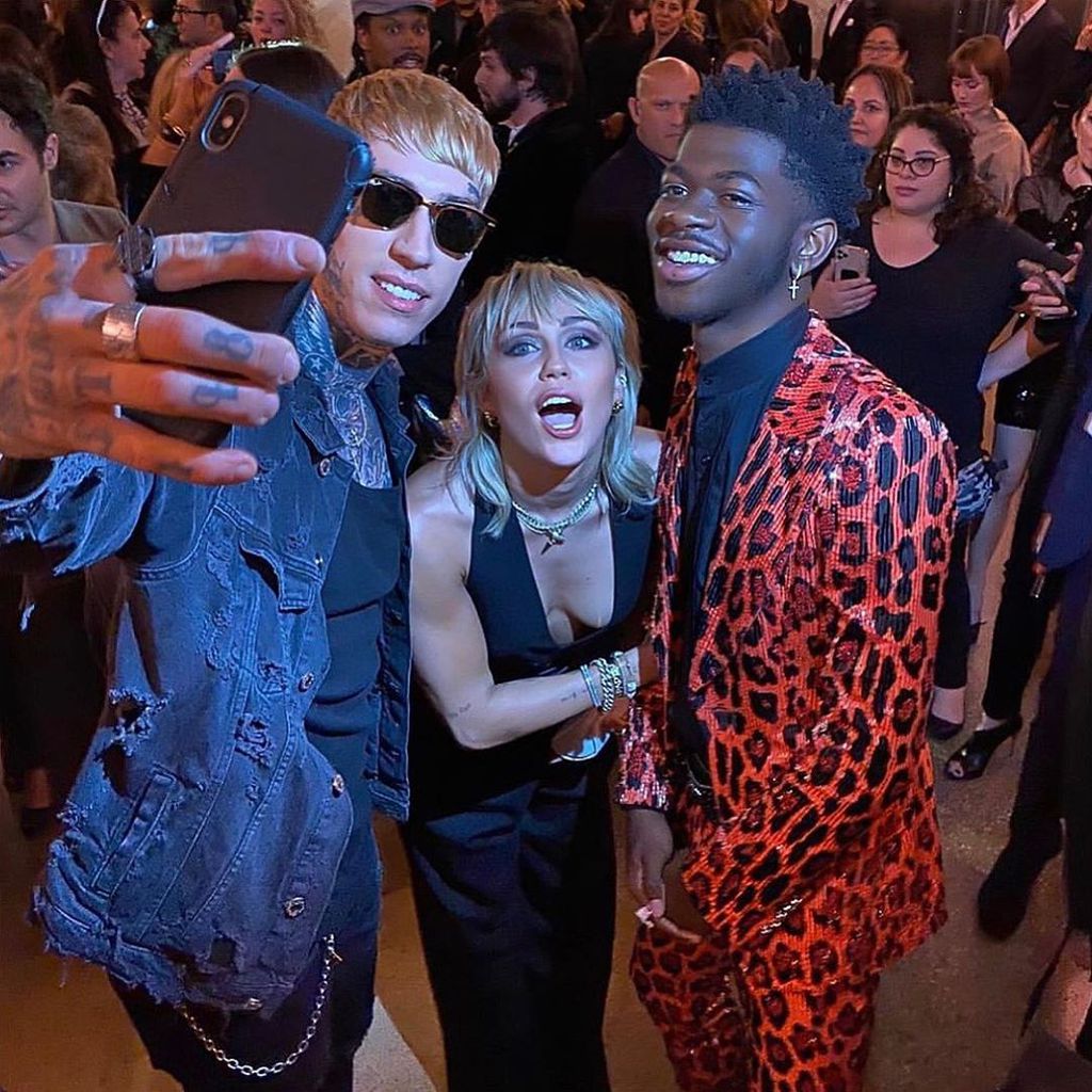 Trace und Miley Cyrus mit dem Rapper Lil Nas X