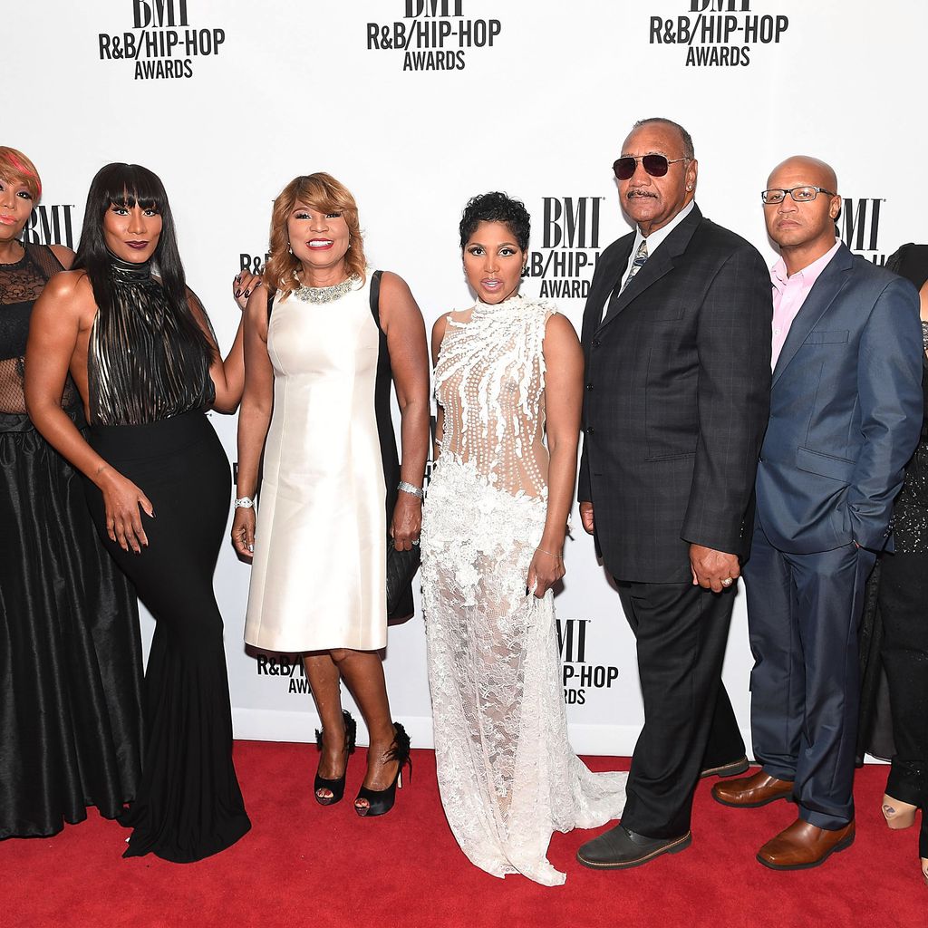 Traci, Towanda, Evelyn, Toni, Michael Sr., Michael Jr., und Trina Braxton