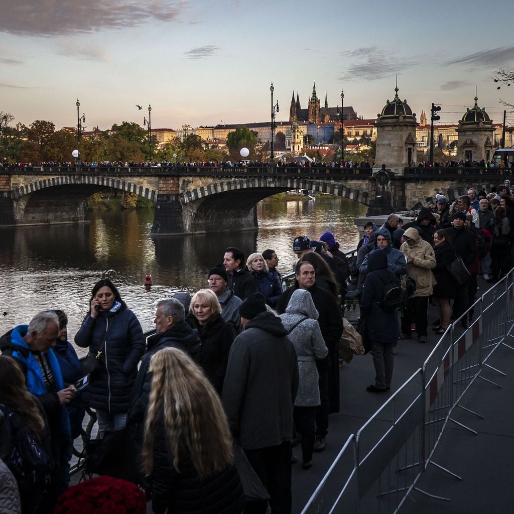 Fans von Karel Gott bei seiner Trauerfeier in Prag im Oktober 2019