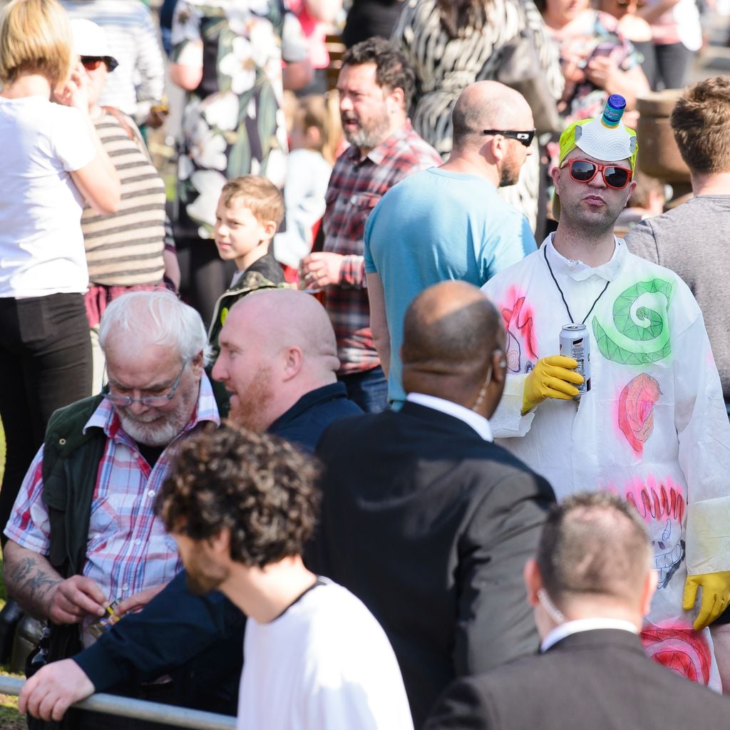 Trauergemeinde bei Keith Flints Beerdigung, März 2019