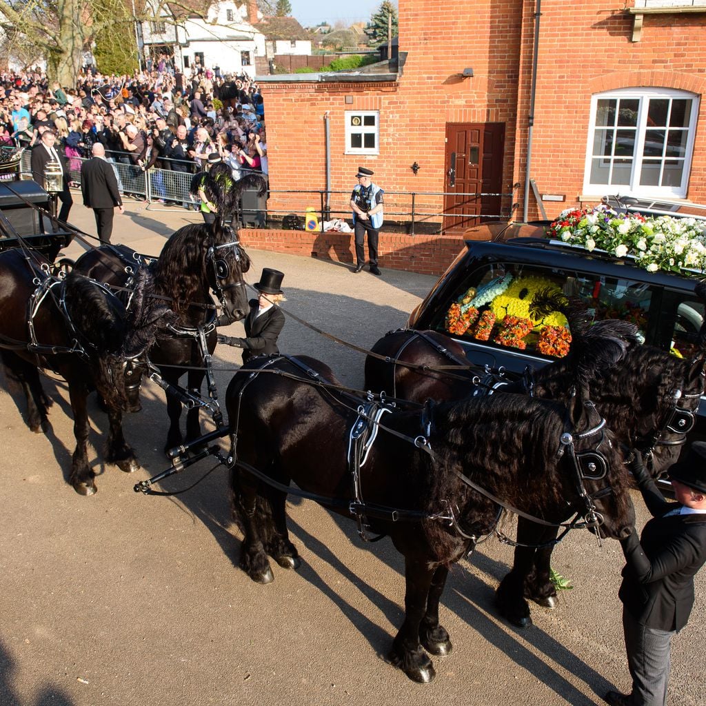 Trauermarsch bei Keith Flints Beerdigung im März 2019