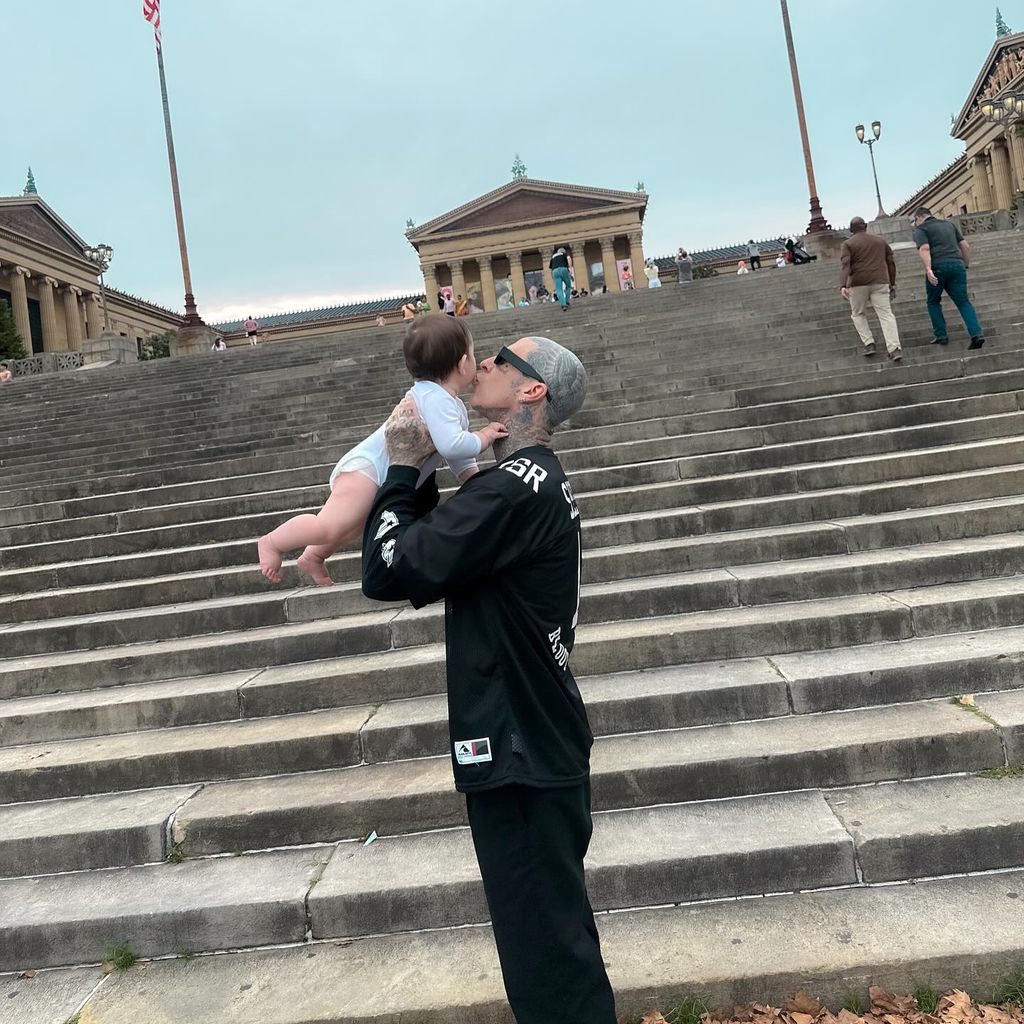 Travis Barker und sein Sohn Rocky im Sommer 2024
