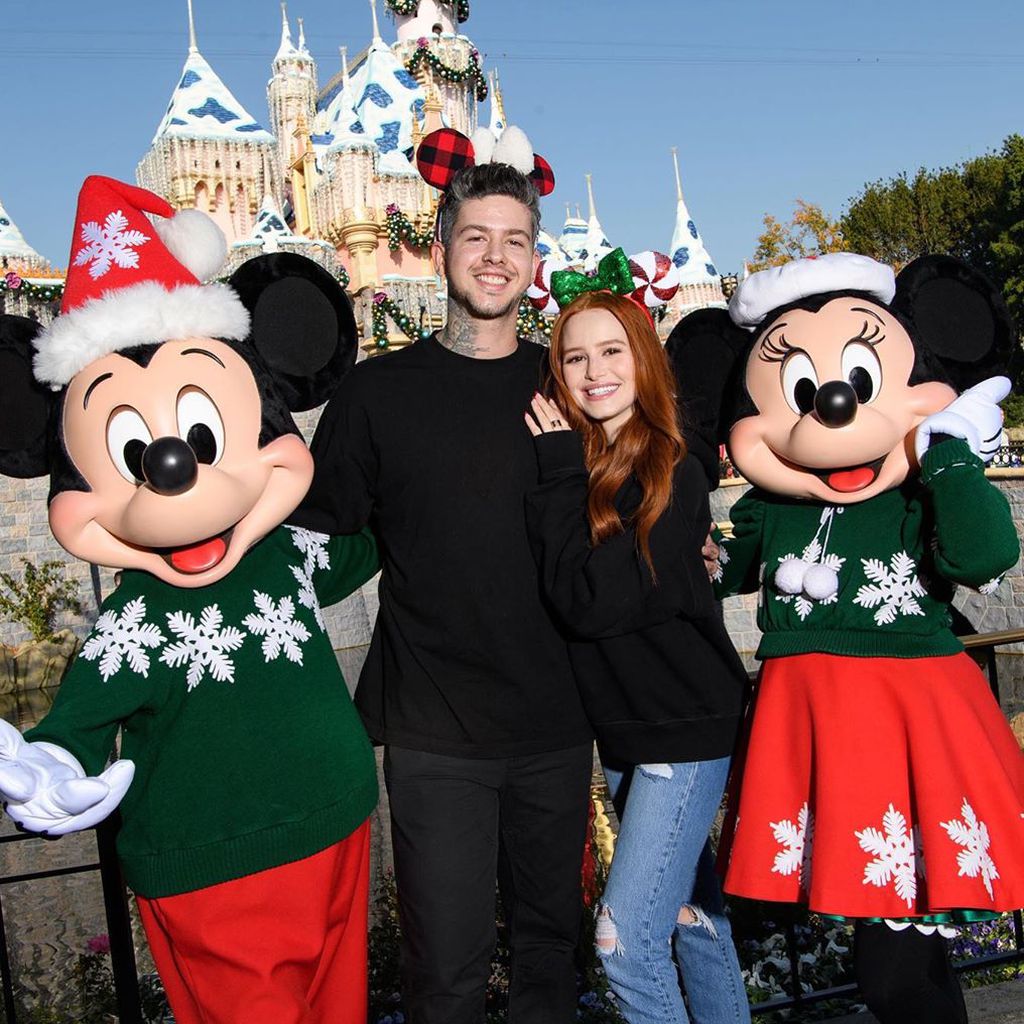 Travis Mills und Madelaine Petsch im Disneyland, 2019