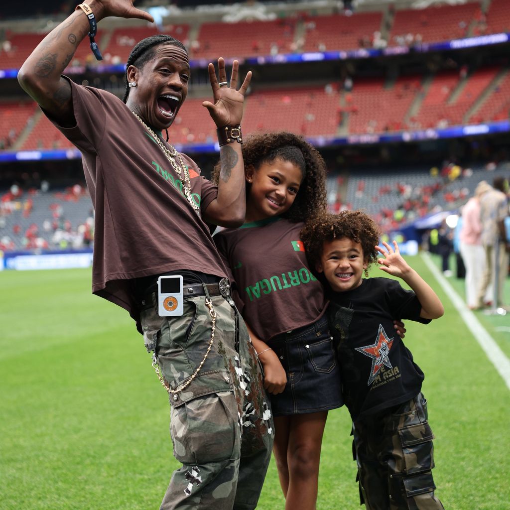 Travis Scott jubelt nach Portugal gegen Usbekistan bei der WM 2026 im Houston Stadium