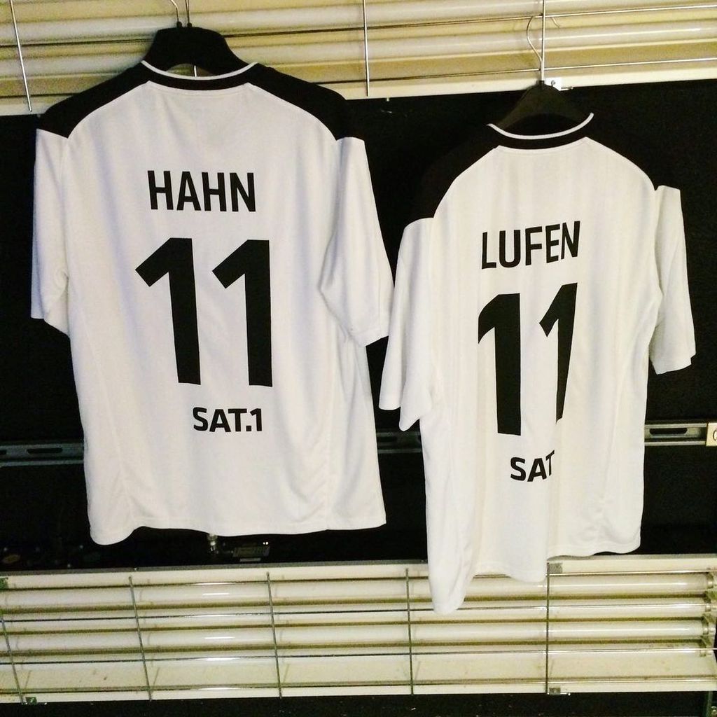 Trikots von Jan Hahn und Marlene Lufen