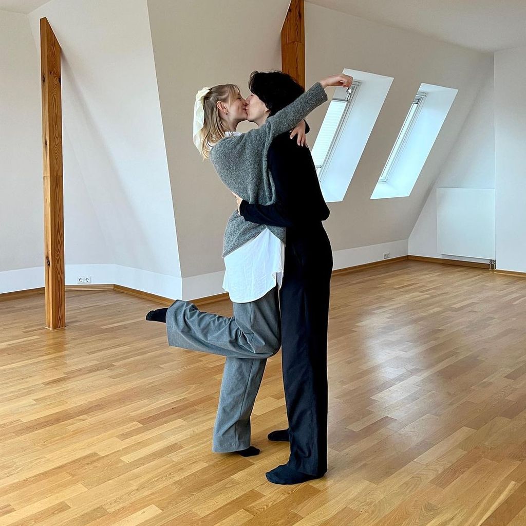 Trixi Giese und ihr Freund Samy in der neuen Wohnung