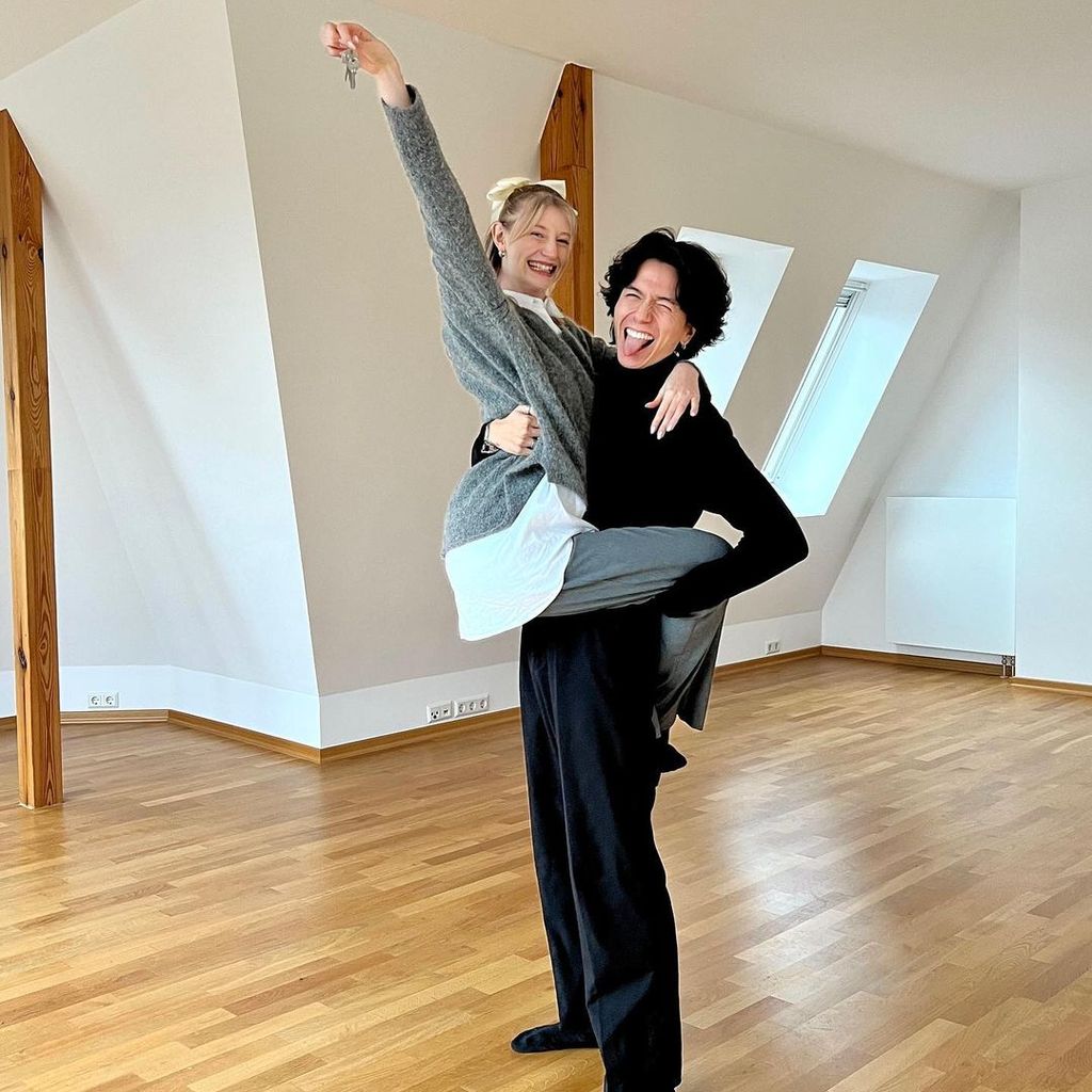 Trixi Giese und ihr Freund Samy in der neuen Wohnung