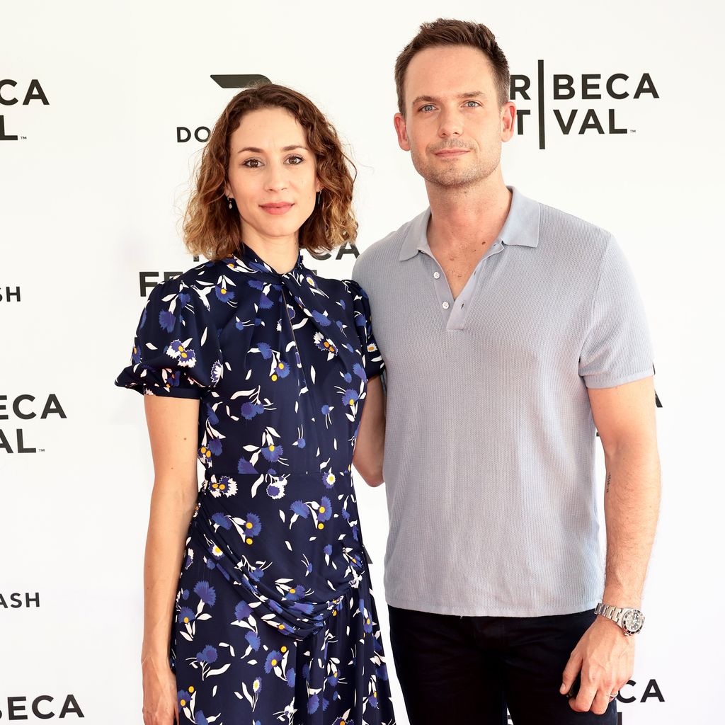 Troian Bellisario und Patrick Adams im Juni 2022