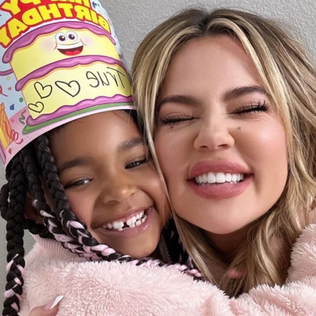True Thompson und Khloé Kardashian an Trues Geburtstag
