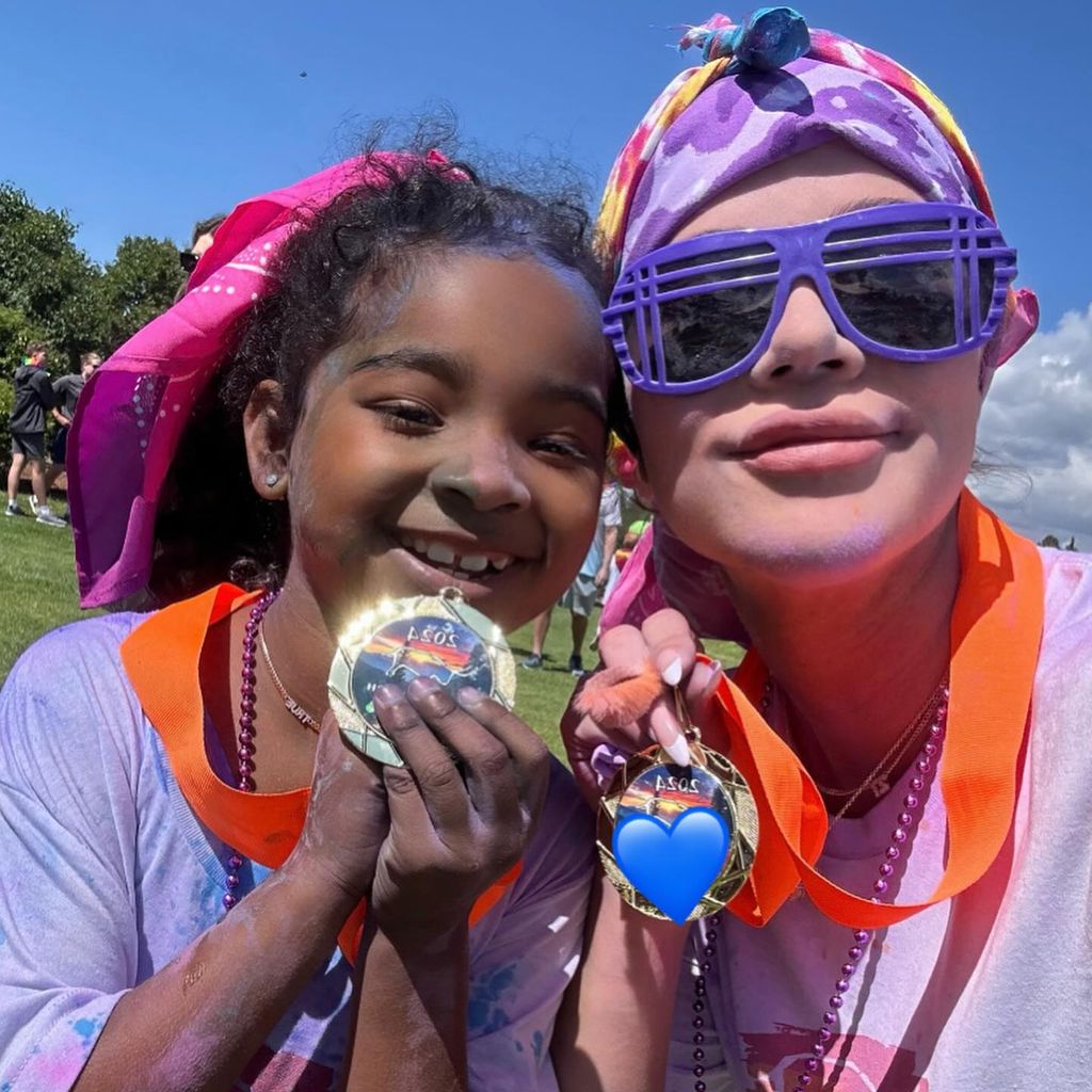 True Thompson und Khloé Kardashian im Juli 2024