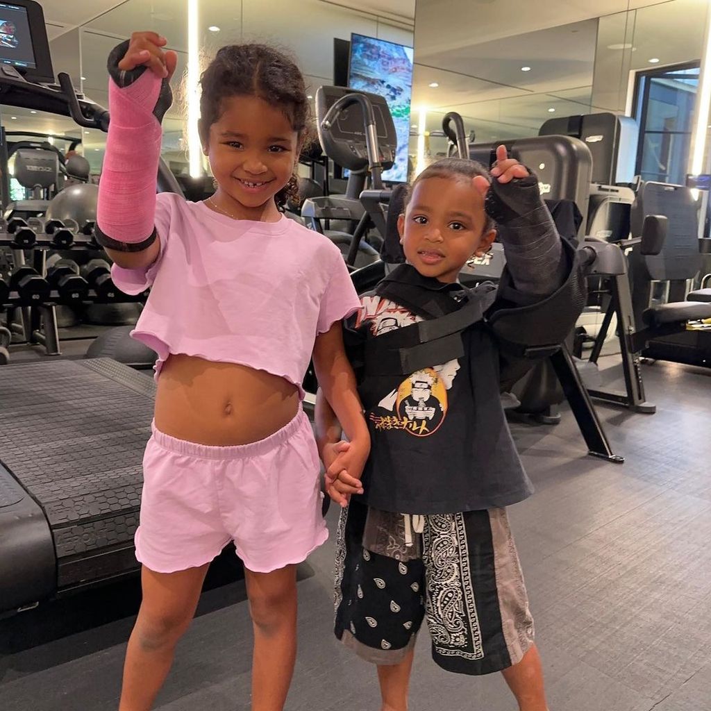 True Thompson und Psalm West im August 2023