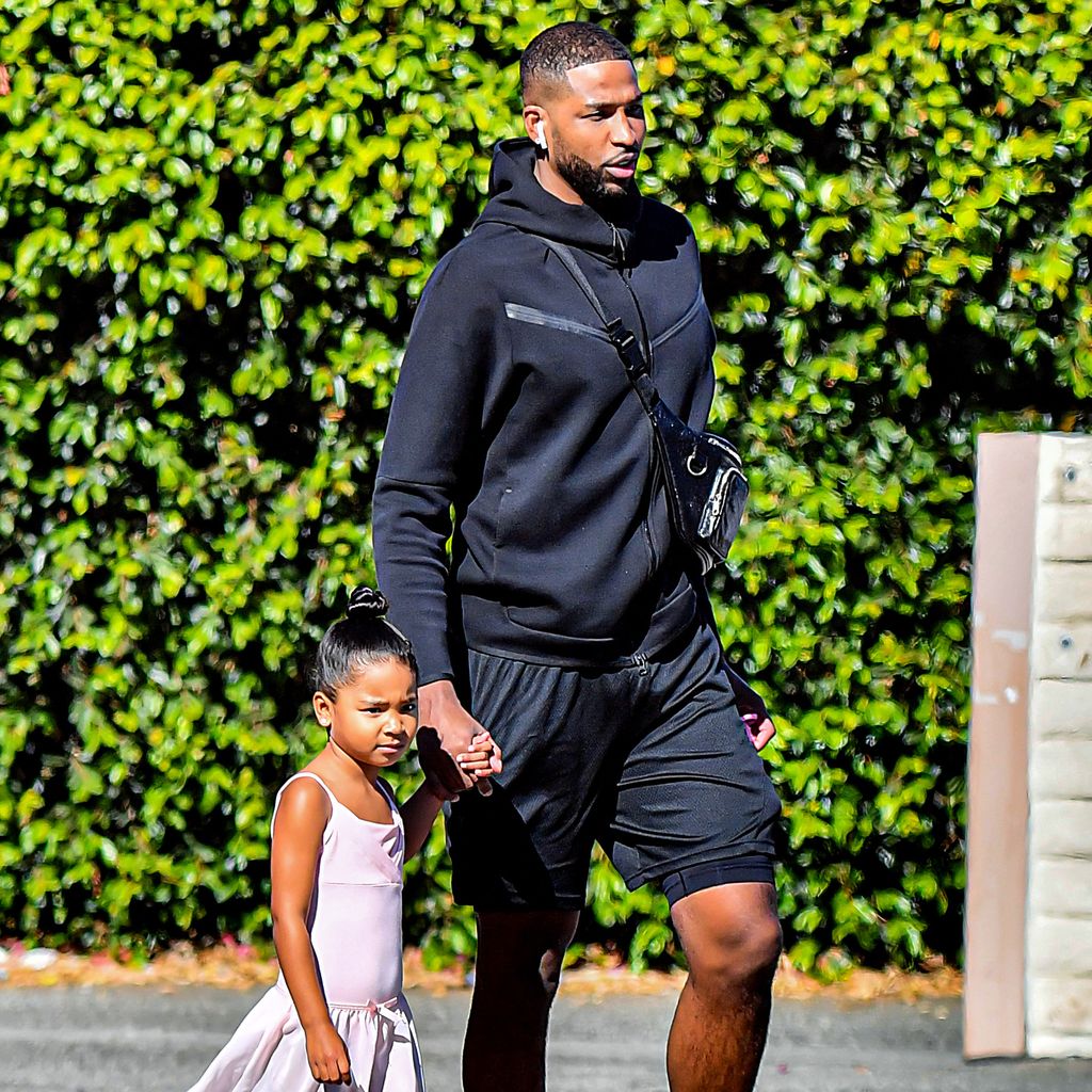 True mit ihrem Vater Tristan Thompson, April 2023