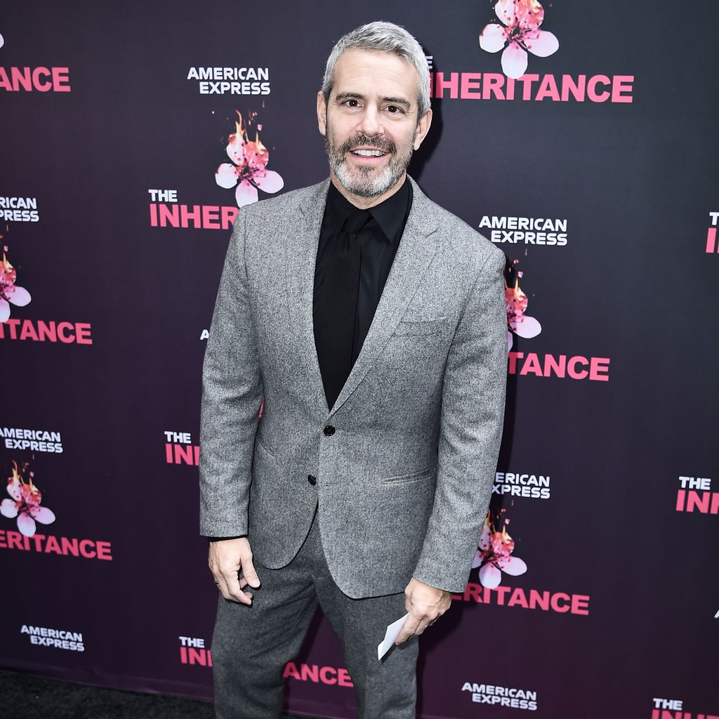 TV-Bekanntheit Andy Cohen auf dem roten Teppich