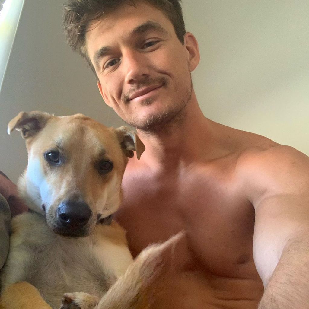 Tyler Cameron mit seinem Hund, März 2020