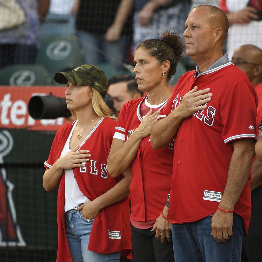 Tyler Skaggs Ehefrau Carli, seine Mutter Debbie Hetman und Stiefvater Danny Hetman
