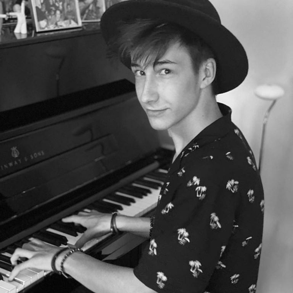 Tyler Terenzi am Klavier.