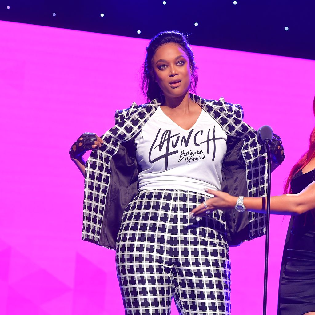 Tyra Banks steht bei den Influencer Awards auf der Bühne
