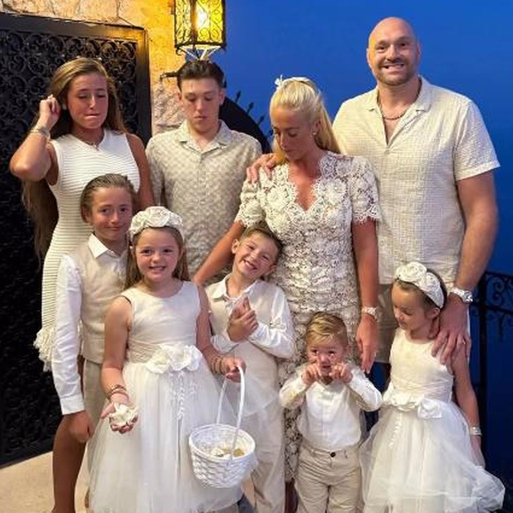 Tyson Fury, Paris Fury und ihre Kinder im August 2025