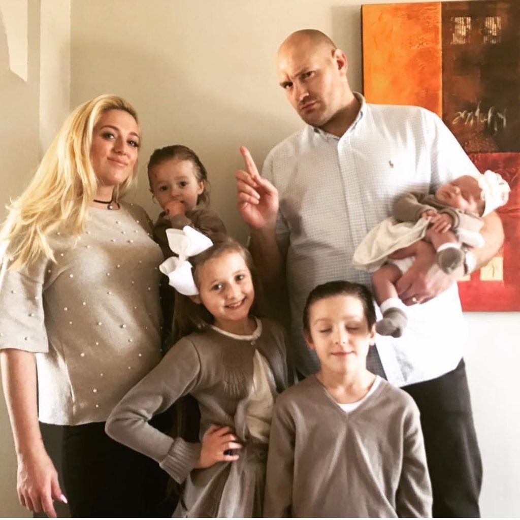 Tyson Fury mit seiner Frau Paris und seinen Kindern, November 2021