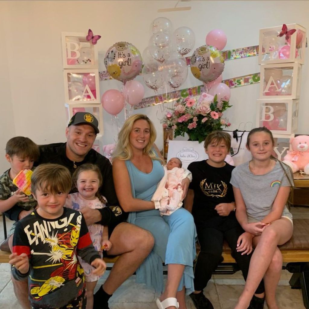 Tyson und Paris Fury mit ihren sechs Kindern im August 2021
