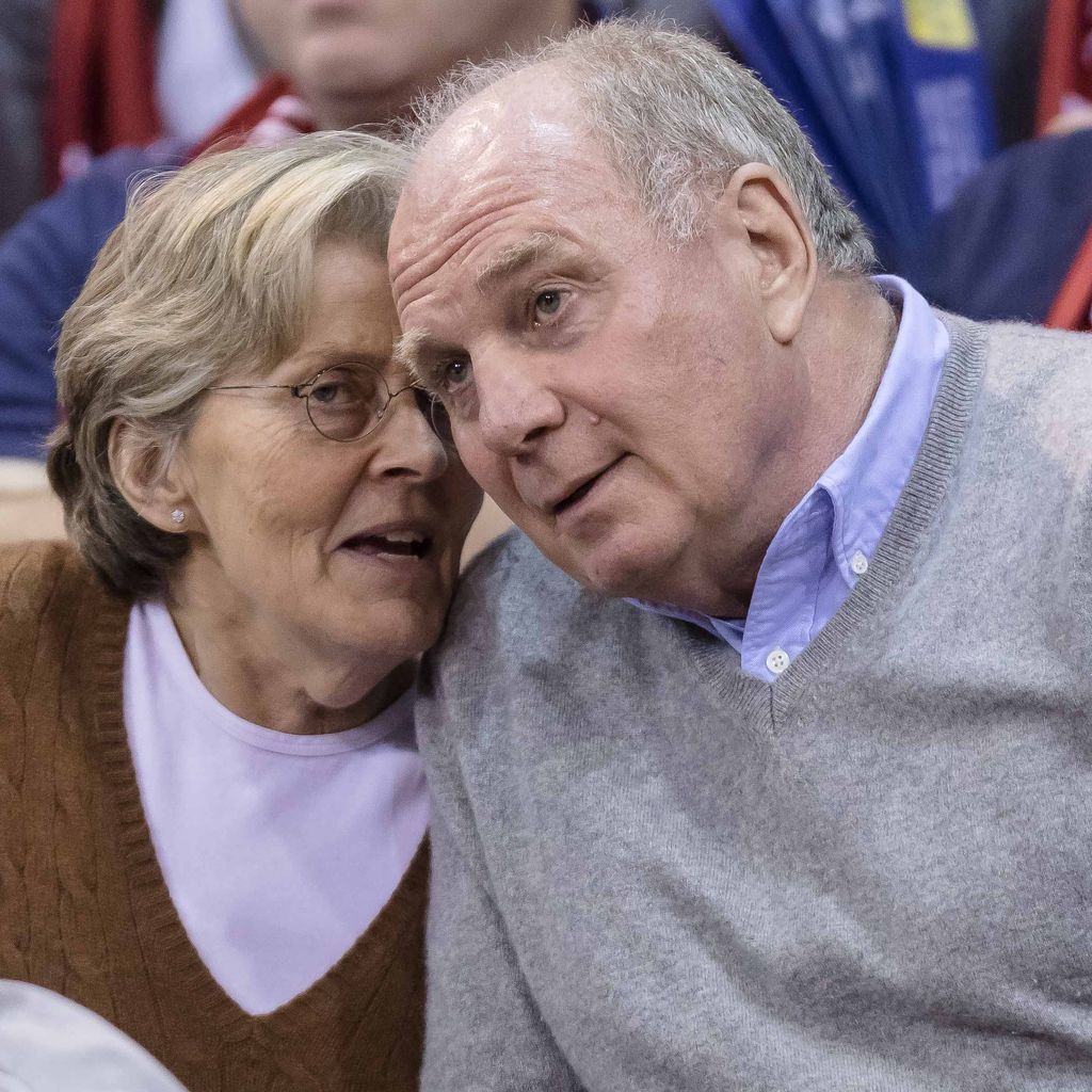 Uli Hoeneß mit Ehefrau Susi beim Spiel der FC Bayern Basketballer