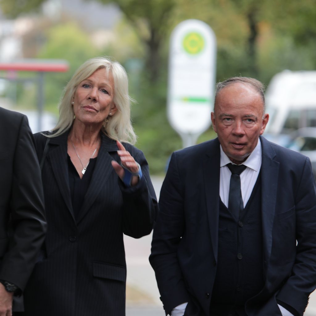 Ulrike von der Groeben und Ulrich Klose bei der Beisetzung von Ulli Potofski, 2025