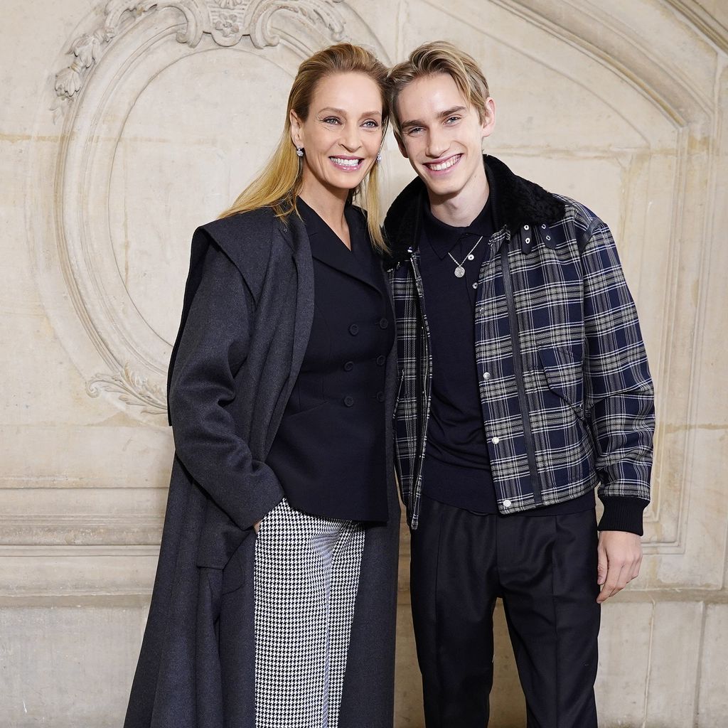 Uma Thurman und ihr Sohn Levon Thurman-Hawke bei einer Modenschau in Paris 2020