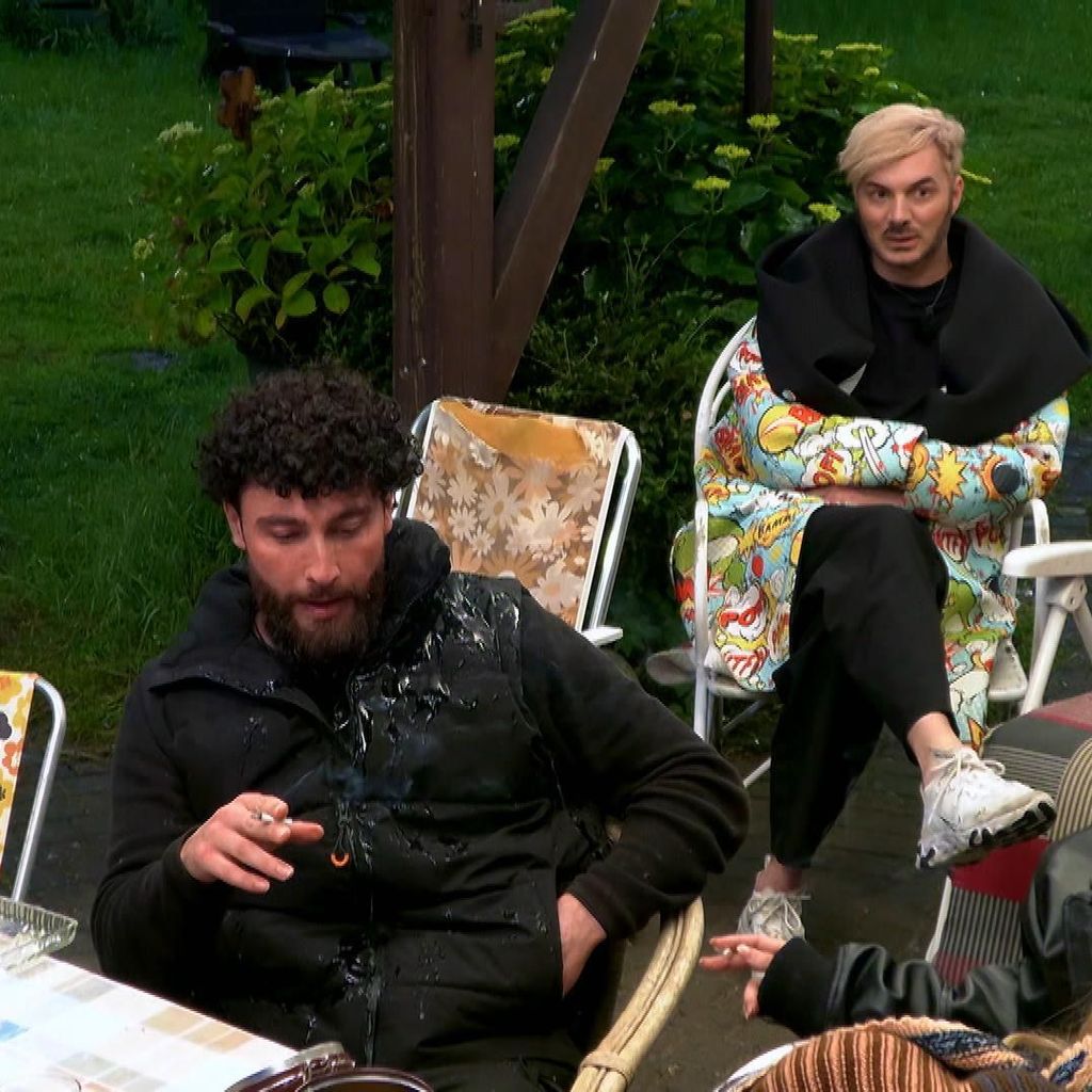 Umut Tekin bei "Das Sommerhaus der Stars" nach einer Wasserattacke