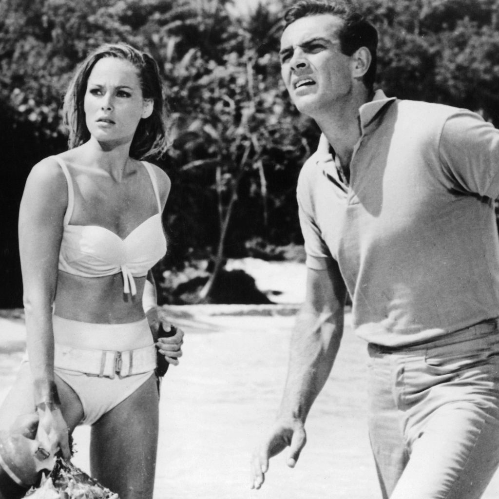 Ursula Andress als Honey Ryder und Sean Connery als James Bond in "Dr. No" (1962)