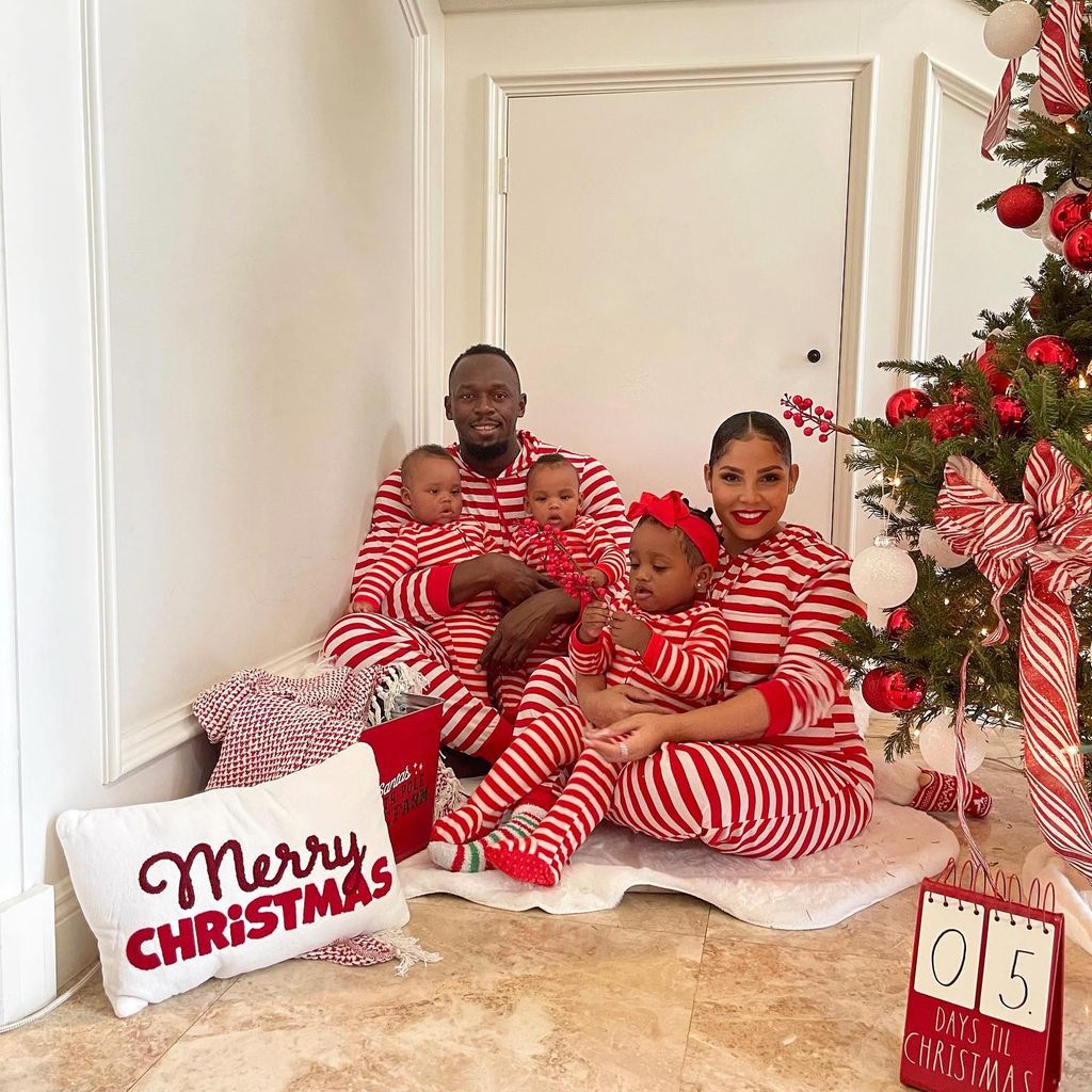 Usain Bolt, Kasi J. Bennett und ihre Kinder an Weihnachten im Jahr 2021