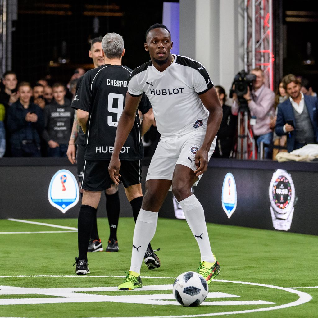 Usain Bolt (r.) bei einem Freundschaftsspiel in Basel