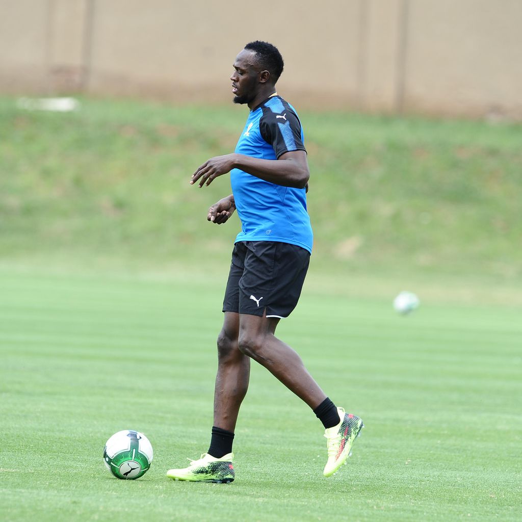 Usain Bolt bei einem Showtraining mit "Mamelodi Sundowns"