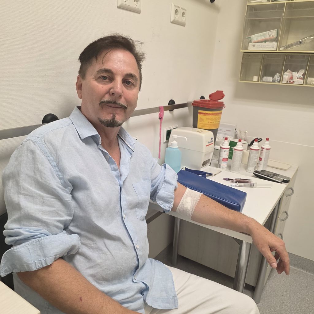 Uwe Hermann bei einem Krankenhausbesuch im Juli 2026