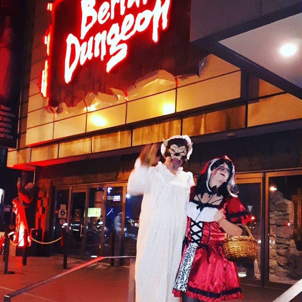 Uwe und Iris Abel als der böse Wolf und Rotkäppchen
