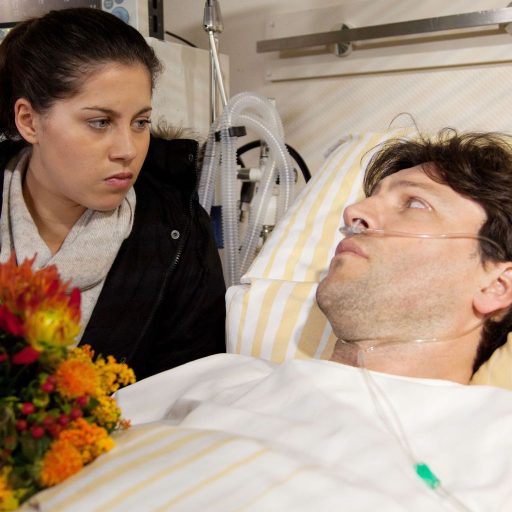 Valea Scalabrino und Stefan Franz in einer Szene bei "Unter uns"