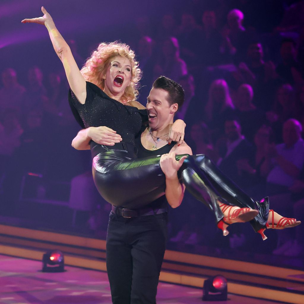 Valentin Lusin und Sonya Kraus bei der ersten regulären Show von "Let's Dance", 2026