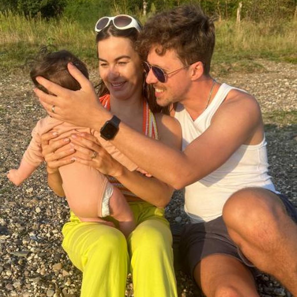 Valentin und Renata Lusin mit Tochter Stella, August 2024