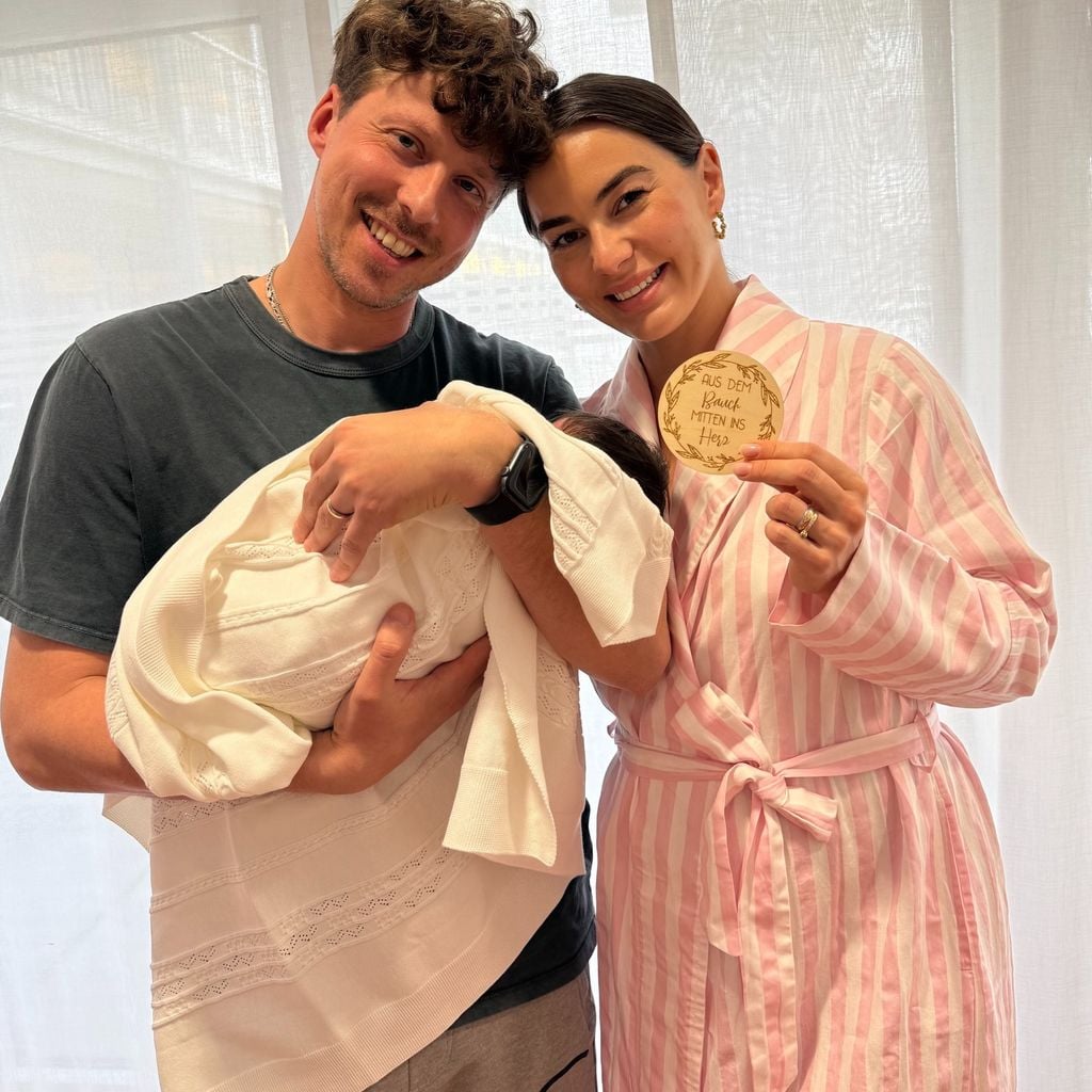 Valentin und Renata Lusin mit ihrem Baby, April 2026