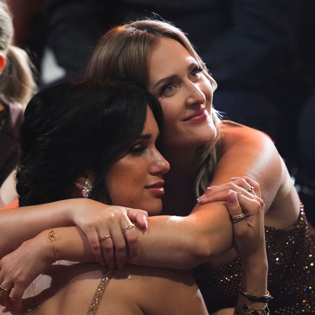 Vanessa Borck und Lara Denona bei der Finalshow von "Let’s Dance" in den MMC Studios in Köln