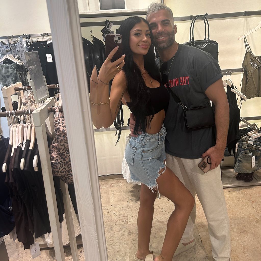 Auch beim Shopping ist Rafi für Vanessa ein guter Begleiter