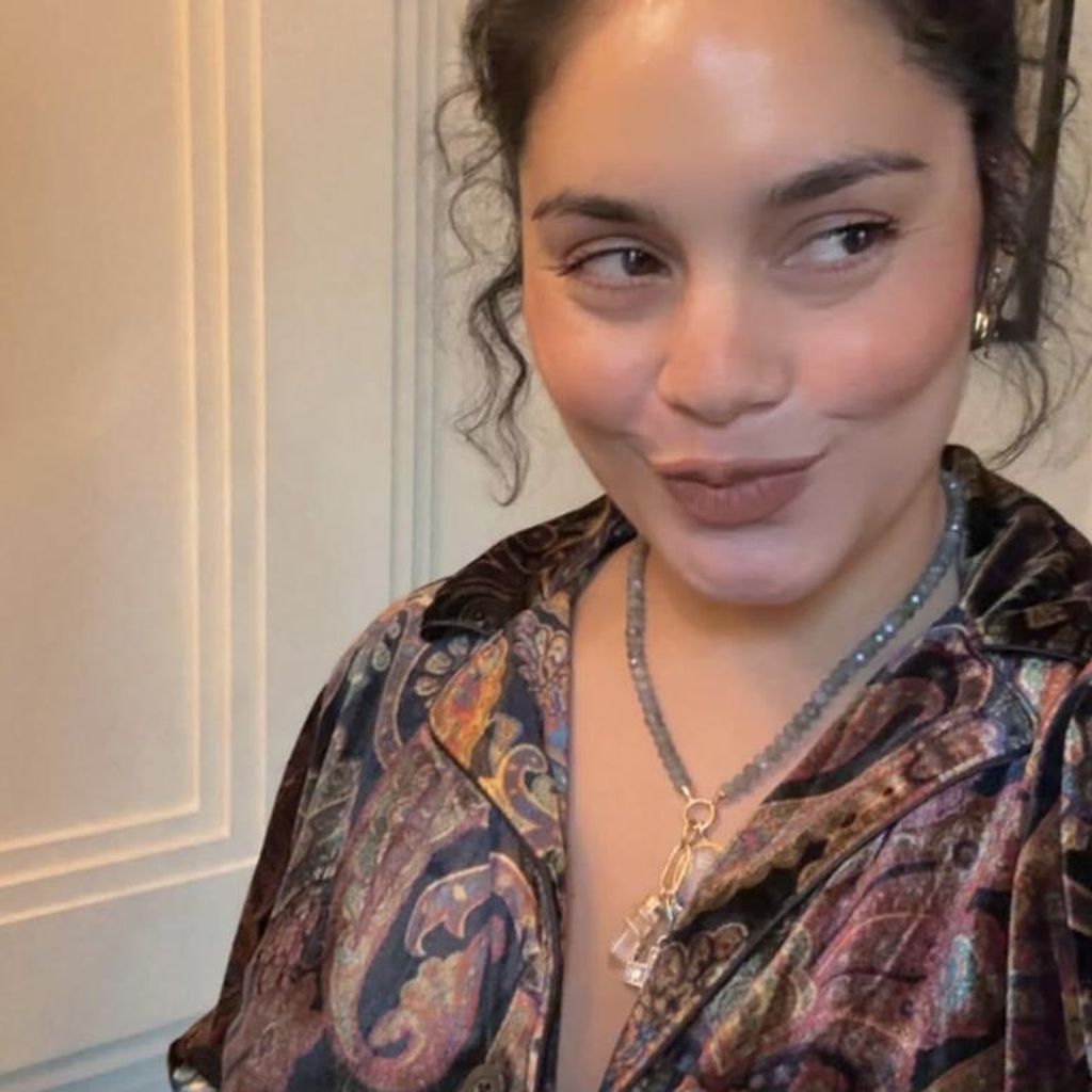 Vanessa Hudgens genießt ihr Wochenbett im Pyjama