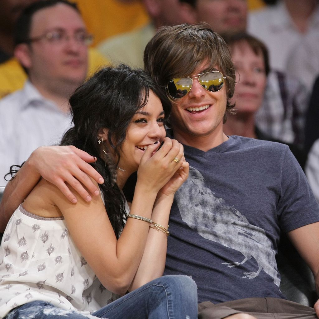 Vanessa Hudgens und Zac Efron bei einem Basketballspiel 2009