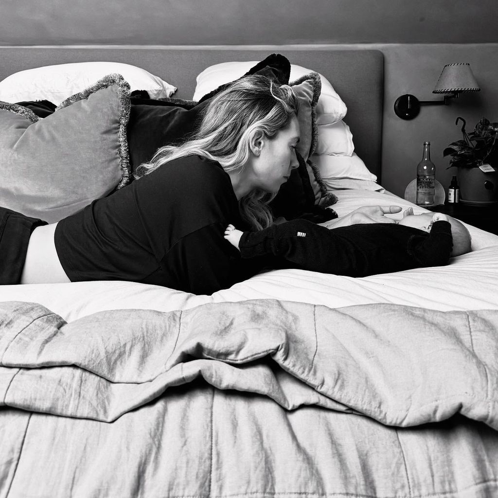 Vanessa Kirby mit ihrem Kind, 2025