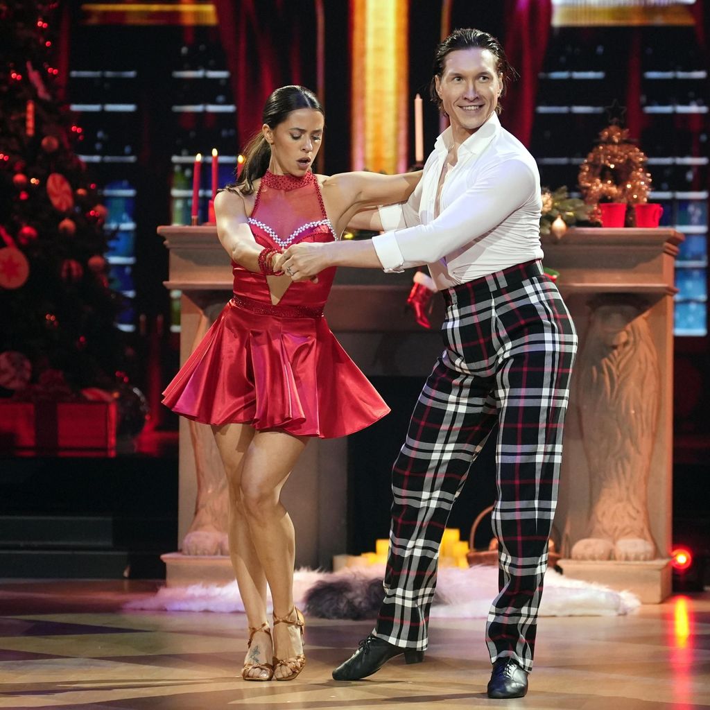 Vanessa Mai und Evgeny Vinokurov bei "Let's Dance - Die große Weihnachtsshow 2025"