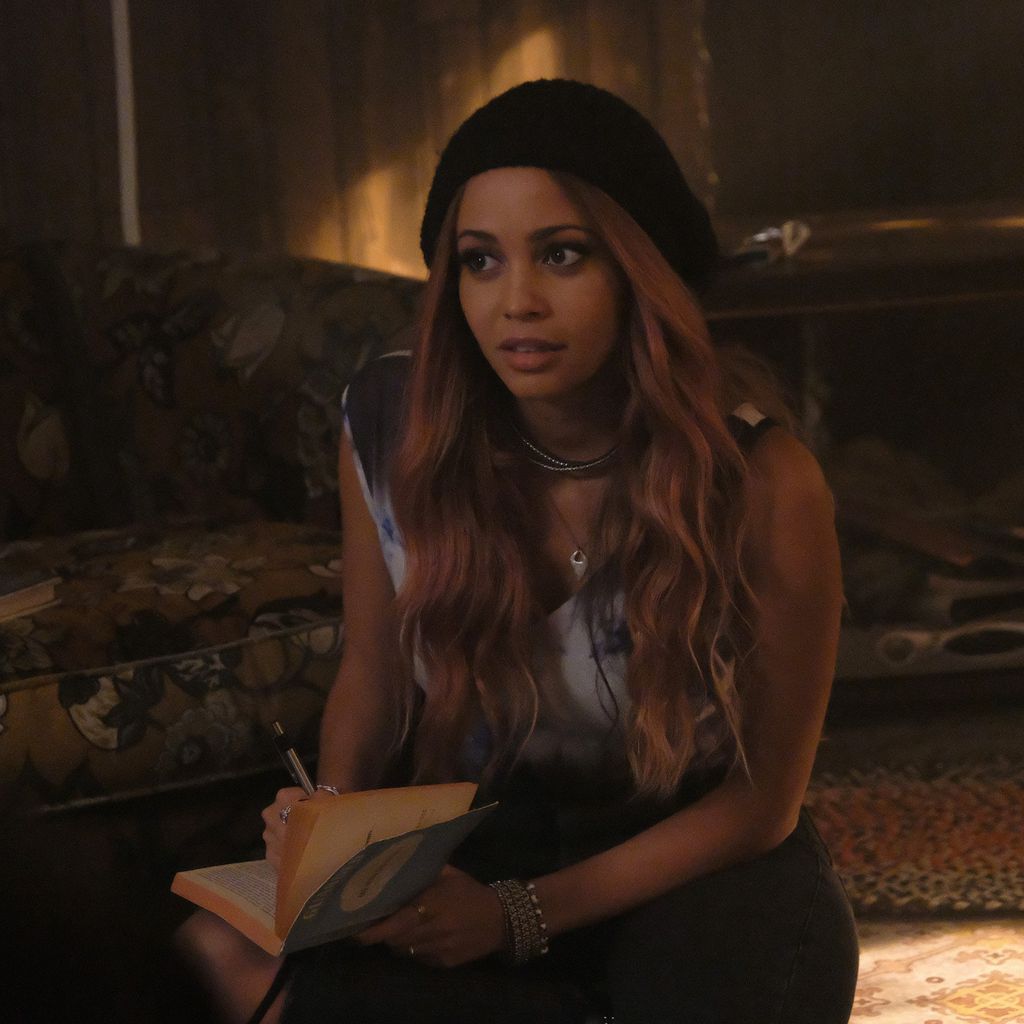 Vanessa Morgan als Toni in "Riverdale"
