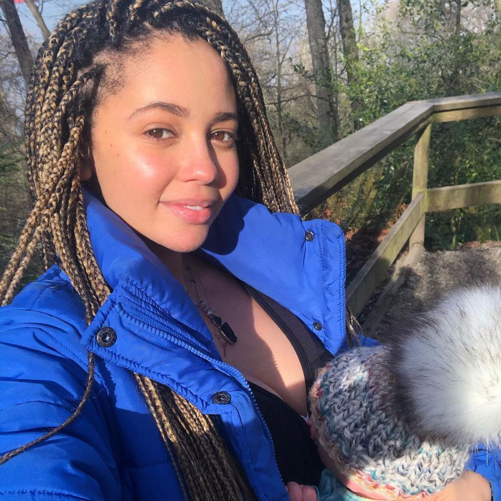 Vanessa Morgan und ihr Sohn River im Mai 2021