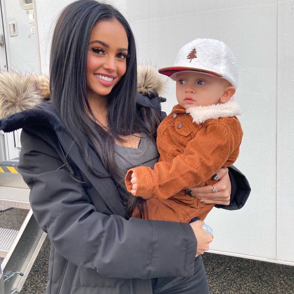 Vanessa Morgan mit ihrem Sohn River im Dezember 2021