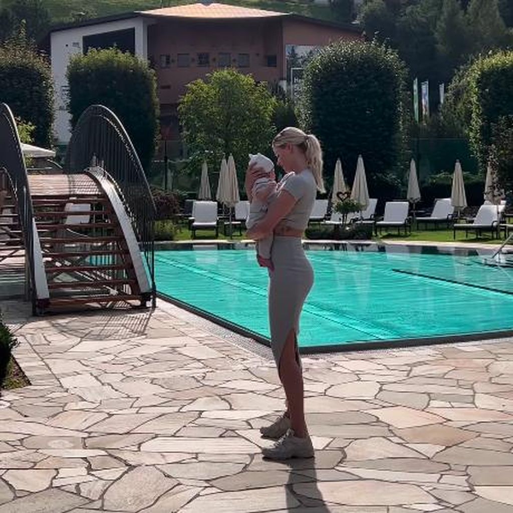 Vanessa Stehler mit ihrem Sohn im September 2023