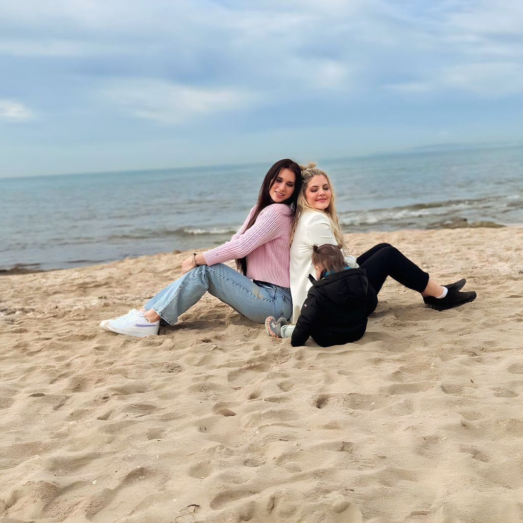 Vanessa und Ina mit ihrer Tochter Olivia