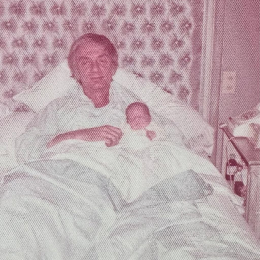 Vater Aaron Spelling (†83) mit Tochter Tori Spelling im Arm